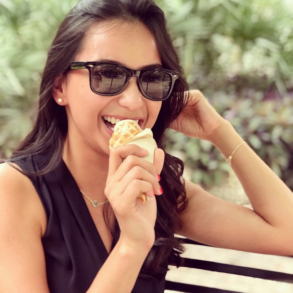 Meet your Posher, Liliana - Picture 1 of 1